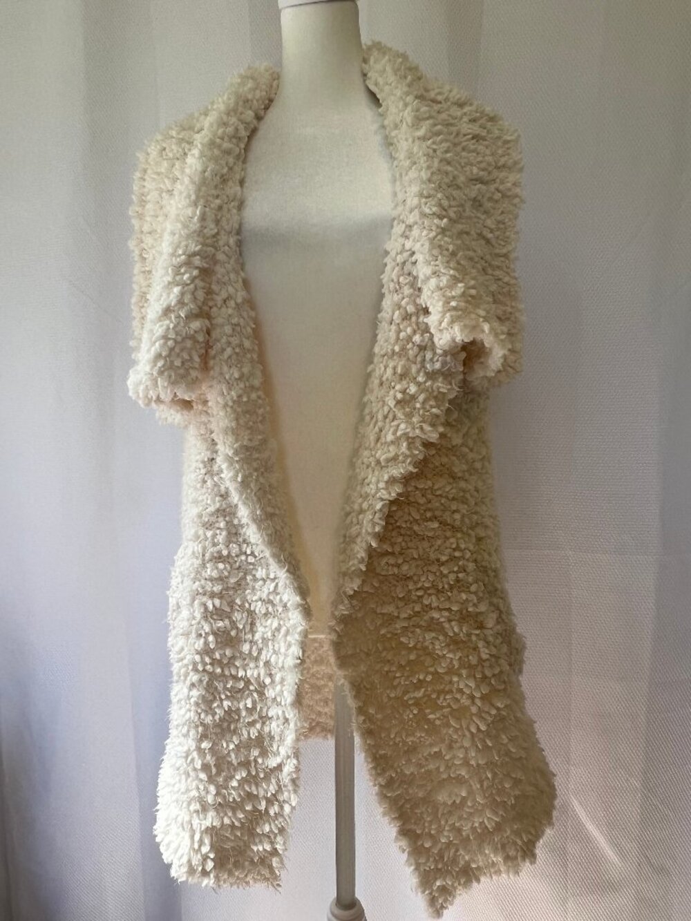 CoffeeShop New York Cream/White Teddy Vest
